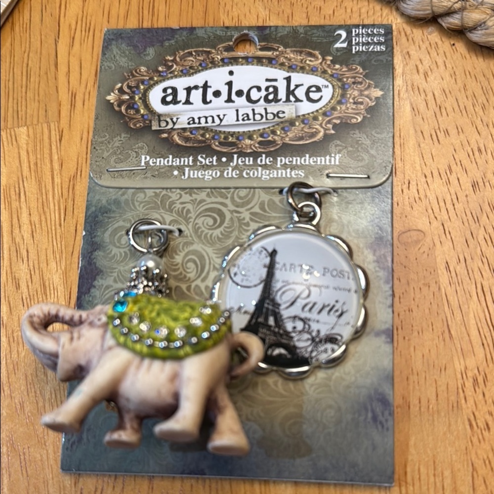 Art-i-Cake Paris Pendant Set - Picture 1 of 3